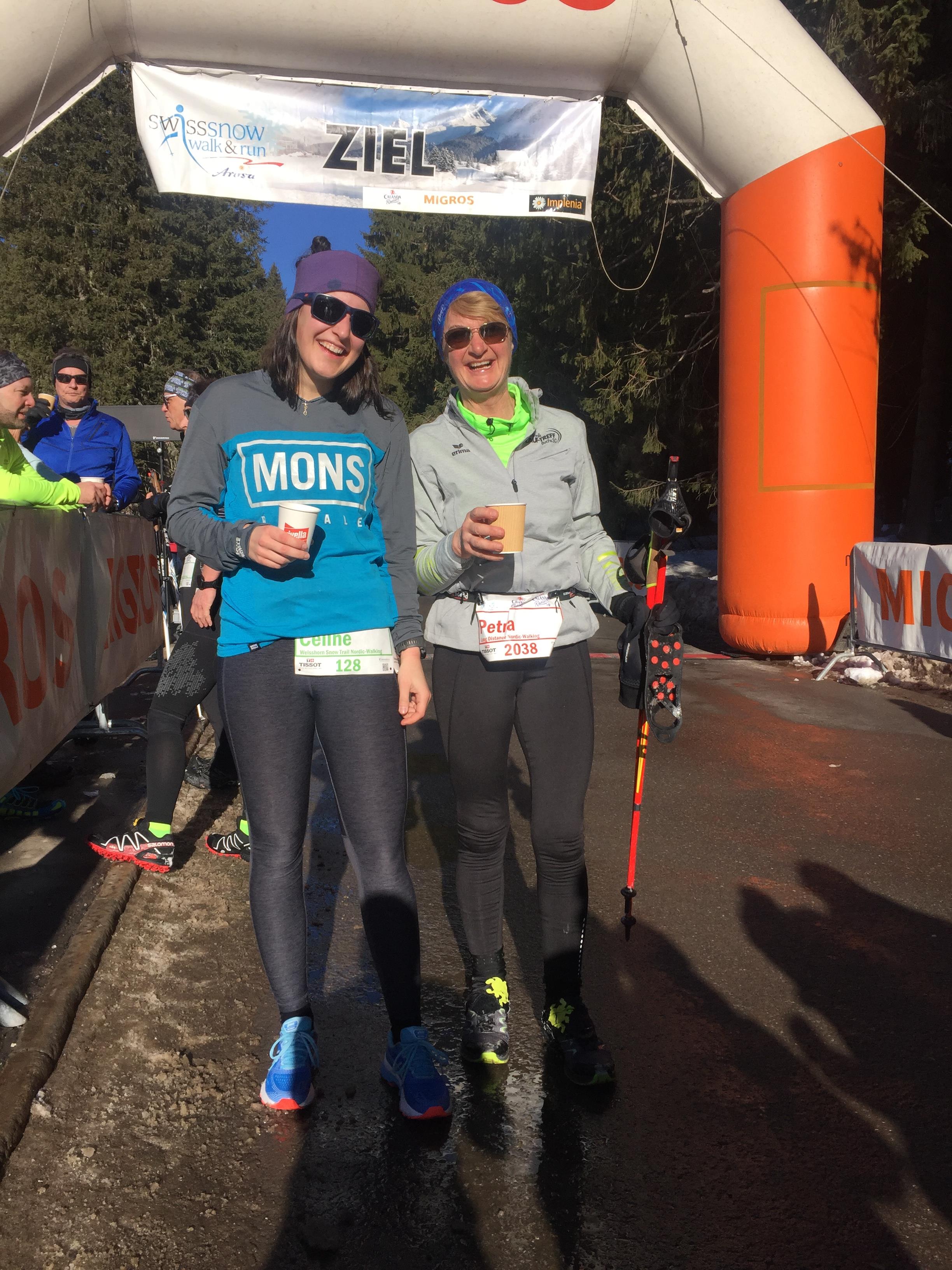 Céline und Petra happy im Ziel