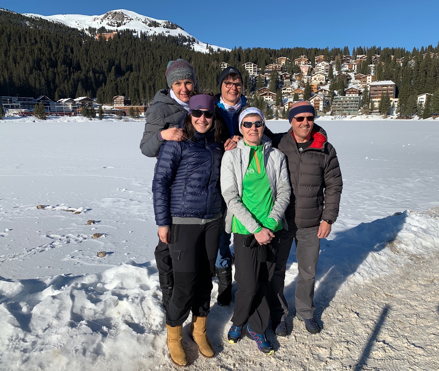 Glückliche Teilnehmer vor der Heimreise