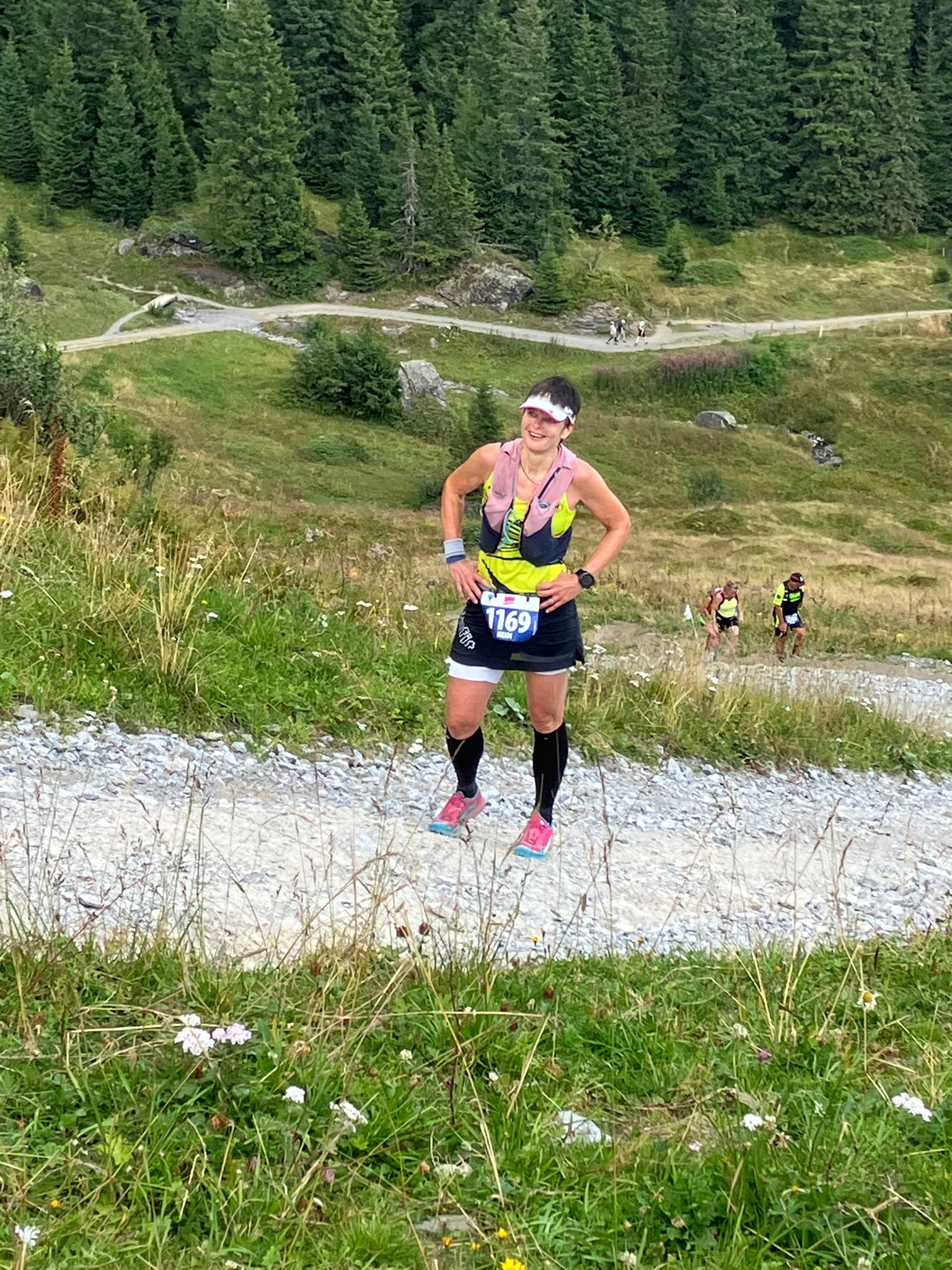 Heidi im Steilen vor dem Allmendhubel