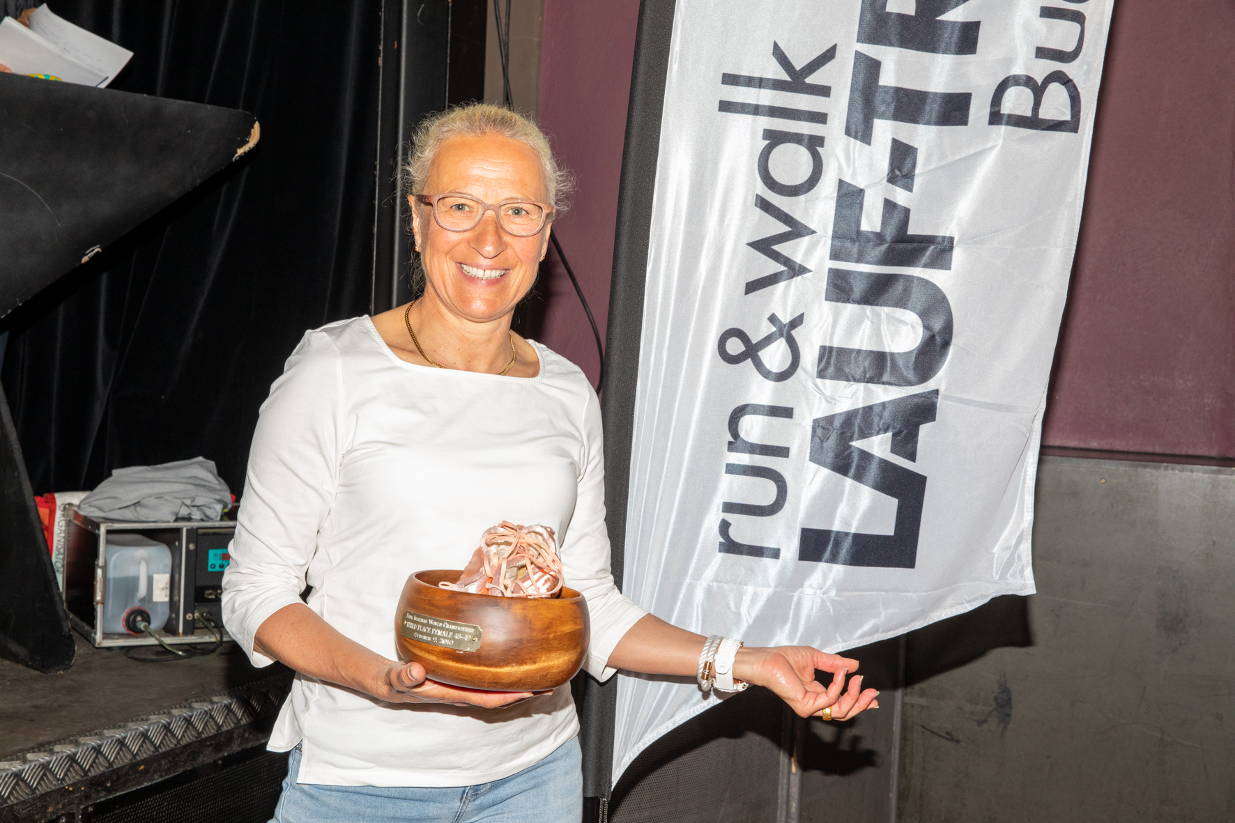 Anita Vincenz mit der "Salatschüssel" aus Hawaii 2010