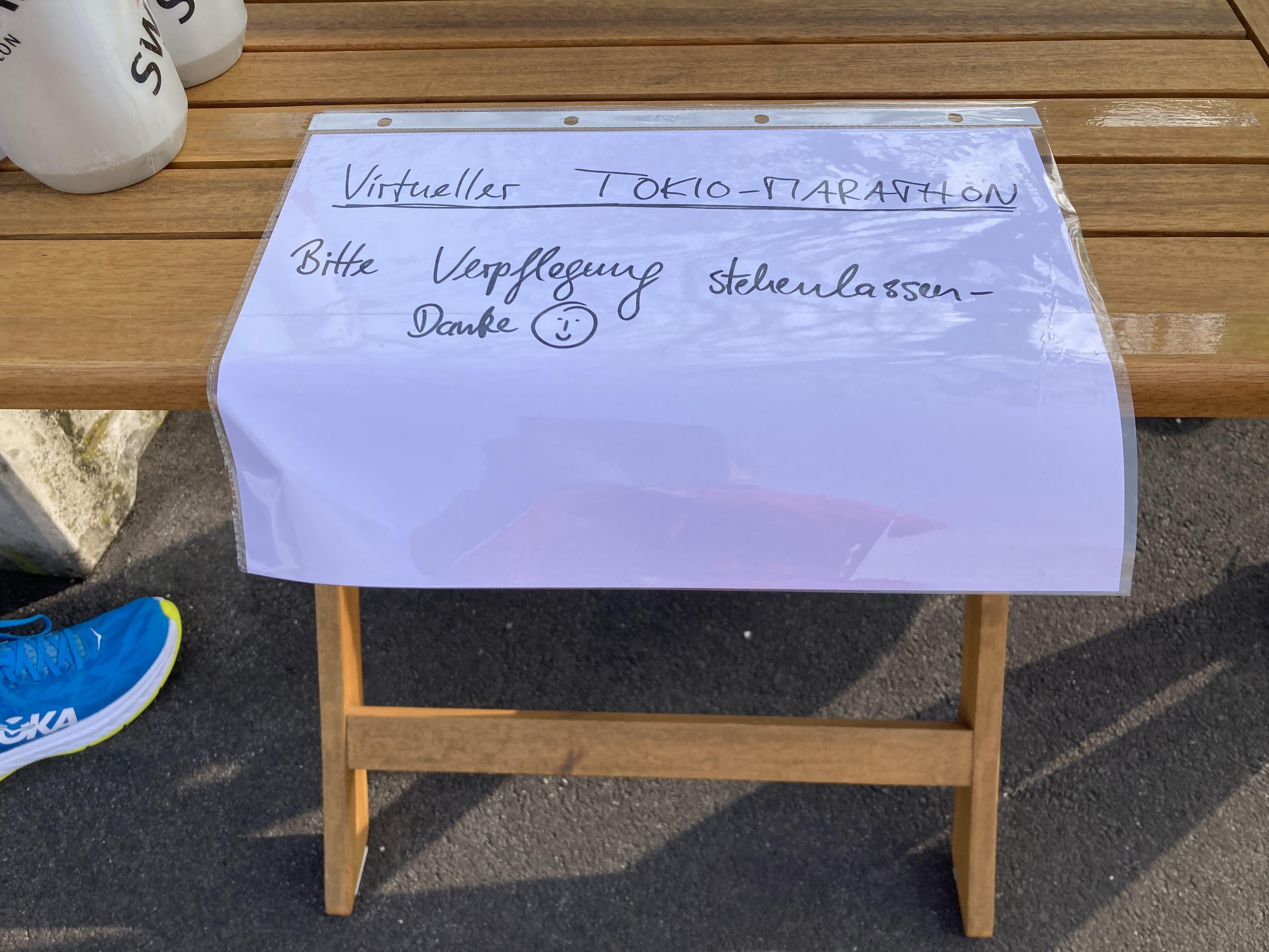 Nicht alle haben sich daran gehalten: eine Flasche wurde geklaut!