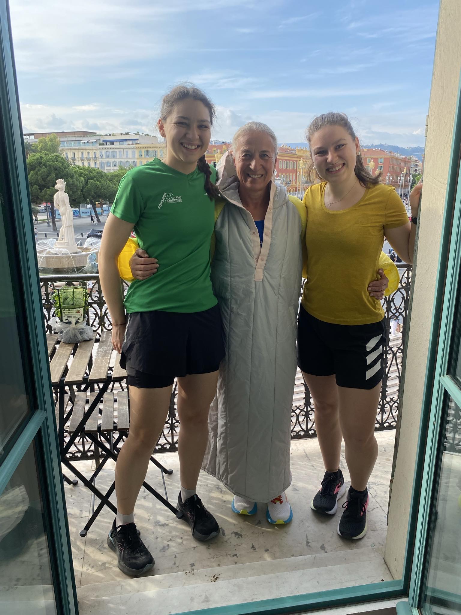 Ursina und Seraina zu Besuch bei Anita 