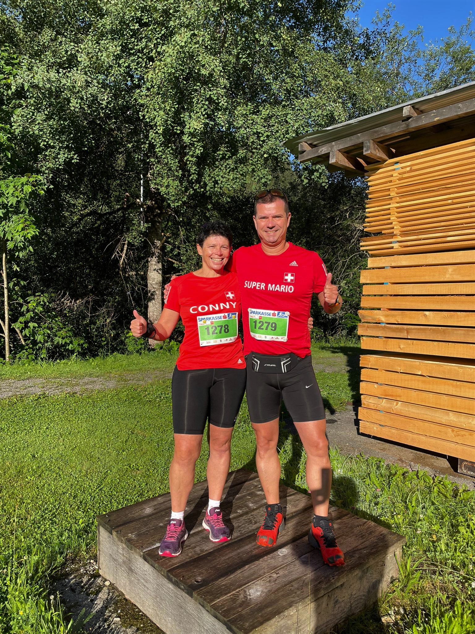 Cornelia und Mario gut gelaunt vor dem Start