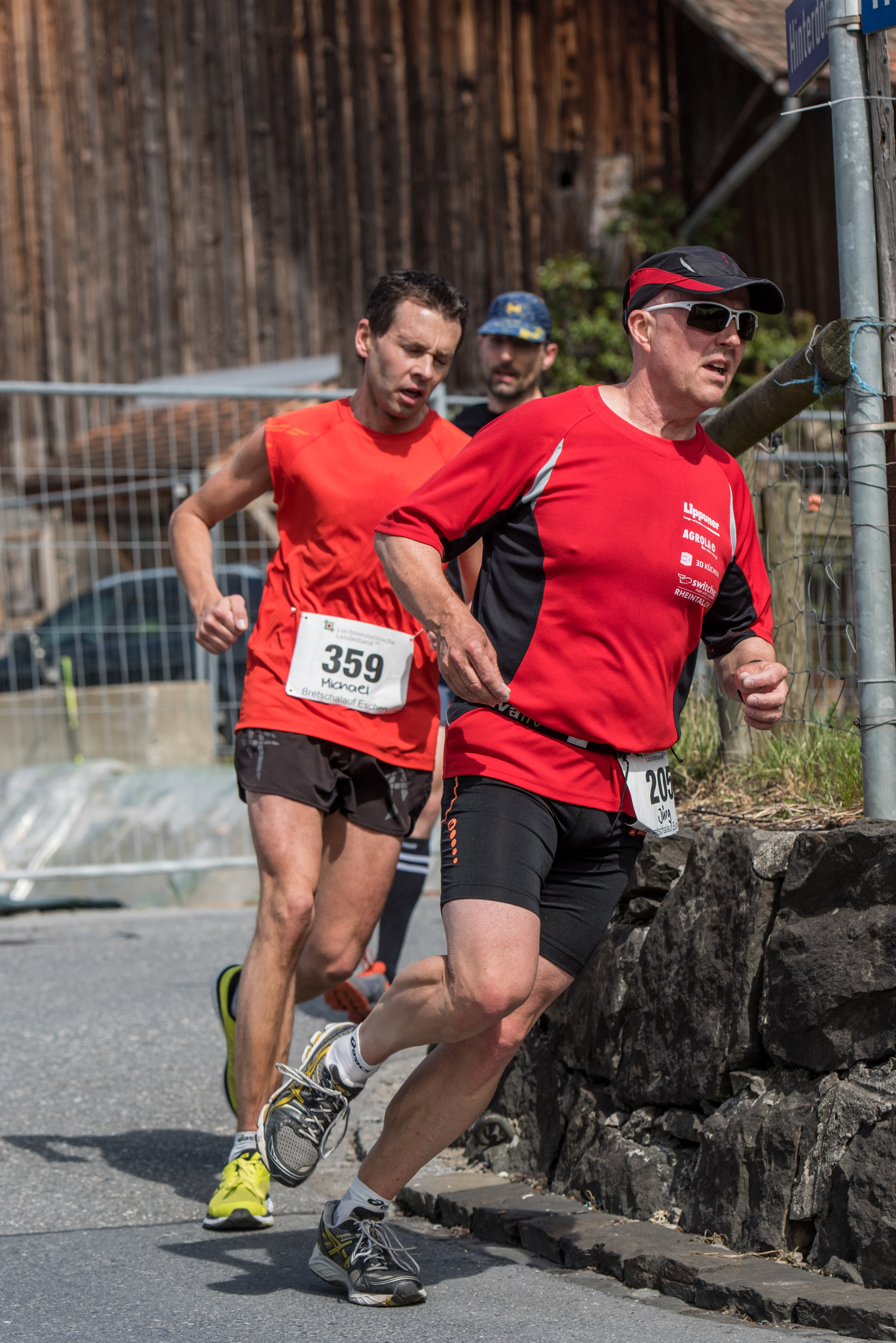 Michael verfolgt Jürg