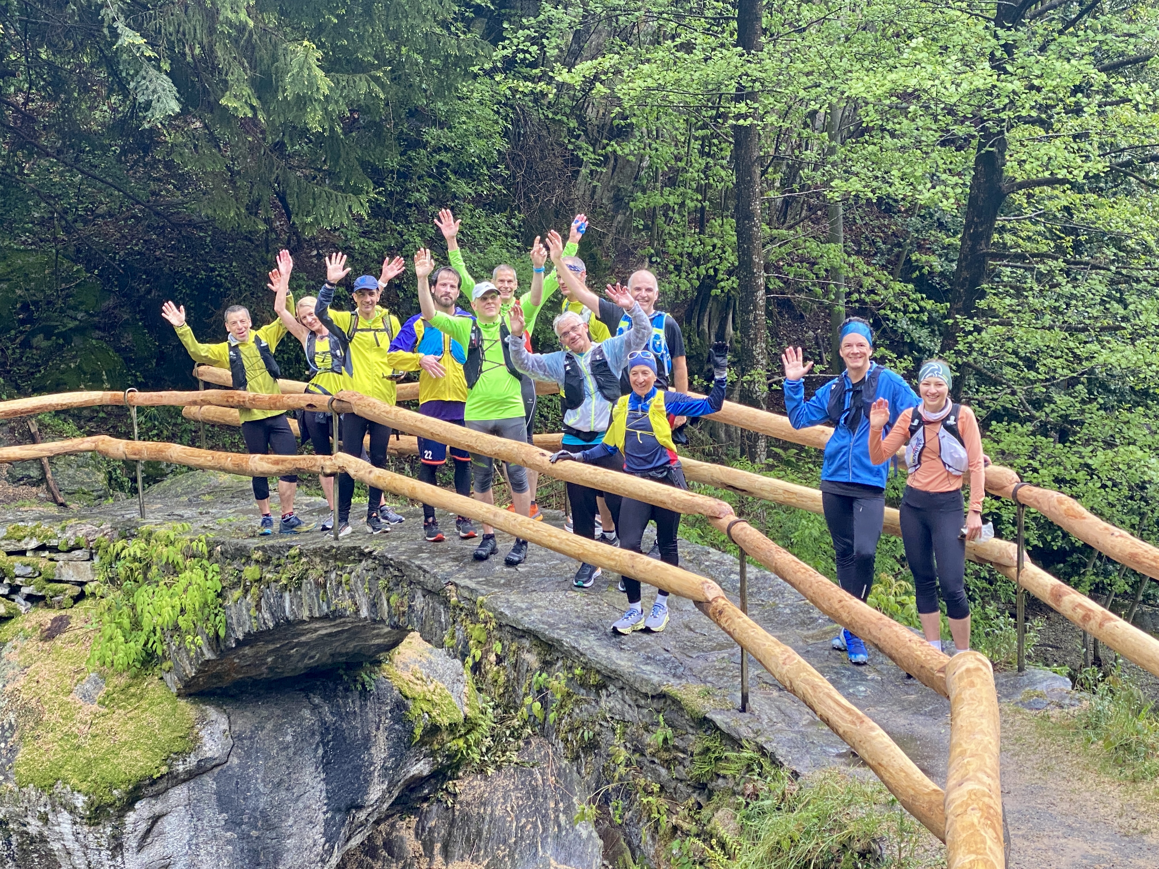 Gut gelaunte Jogger und Joggerinnen am Samstag