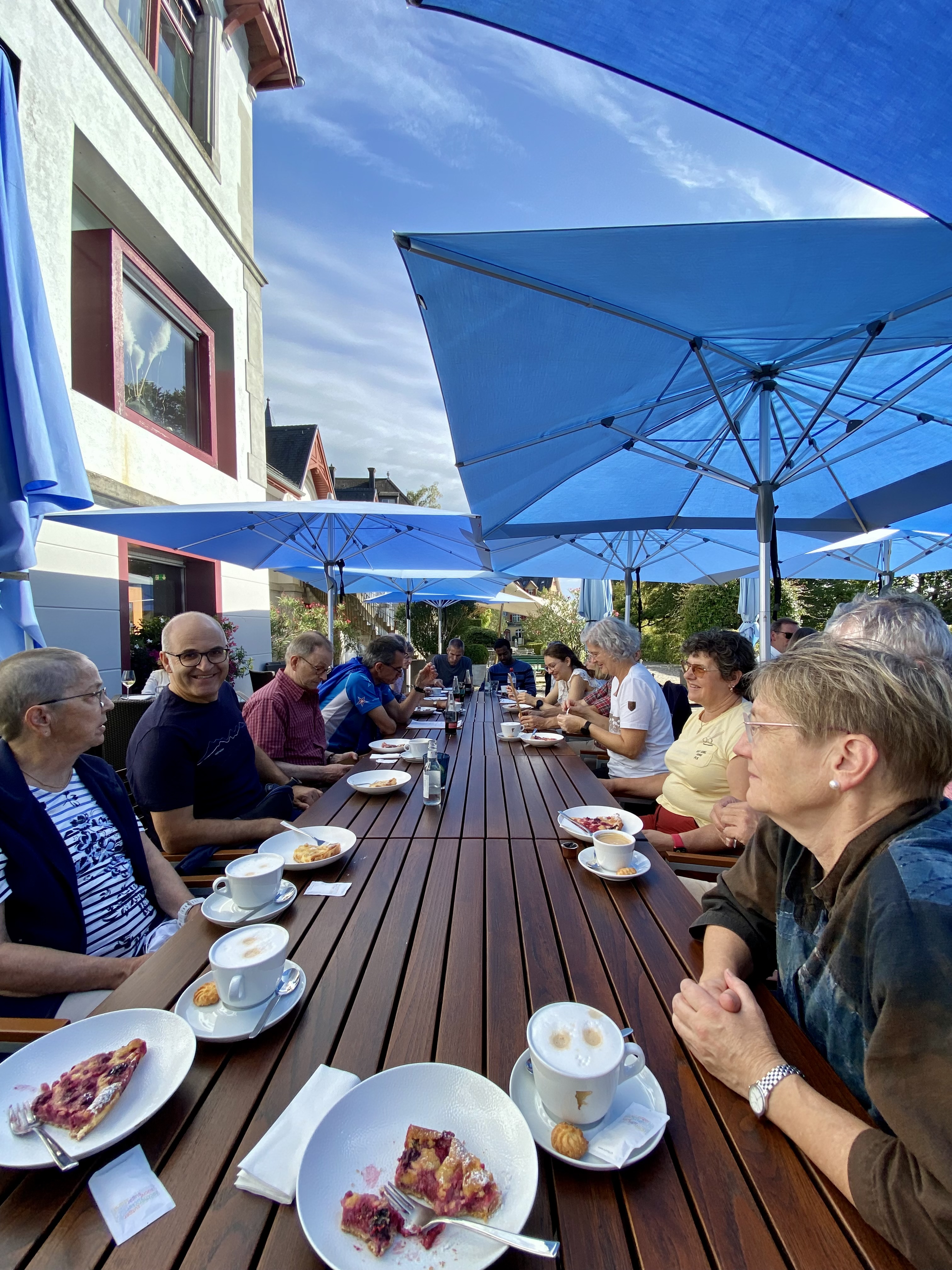 Im Restaurant Rigiblick mit Kaffee und Kuchen