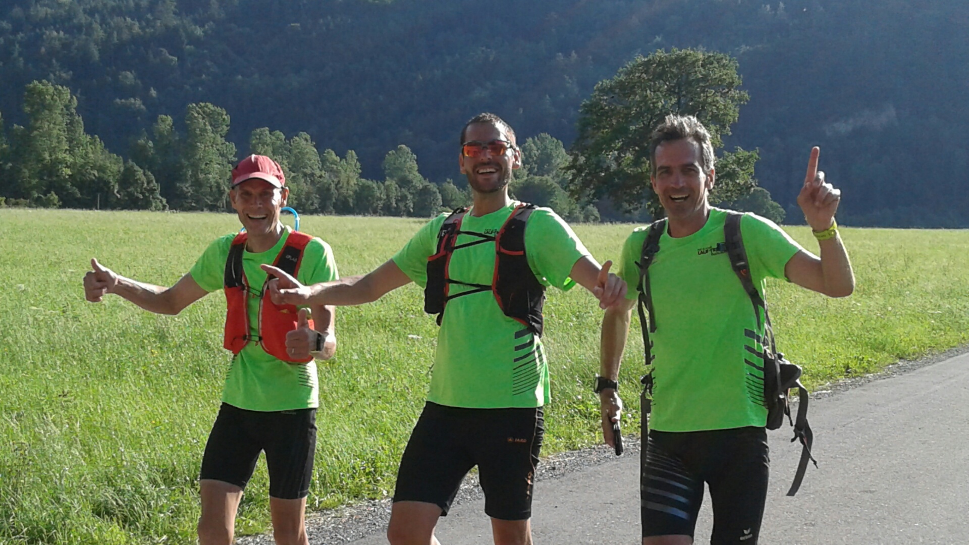 die drei Finisher Baha, Marco und Alex auf den letzten Metern