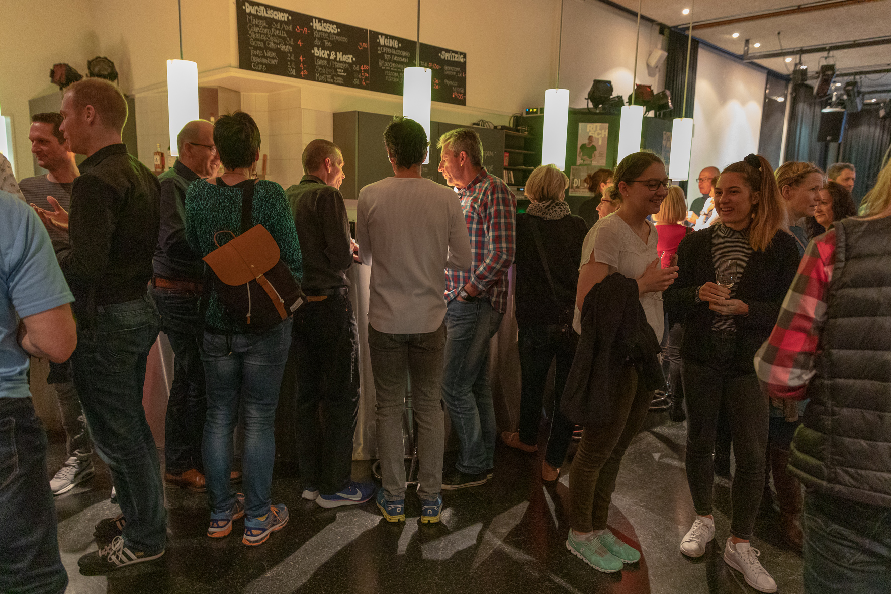 Gespräche beim Apéro