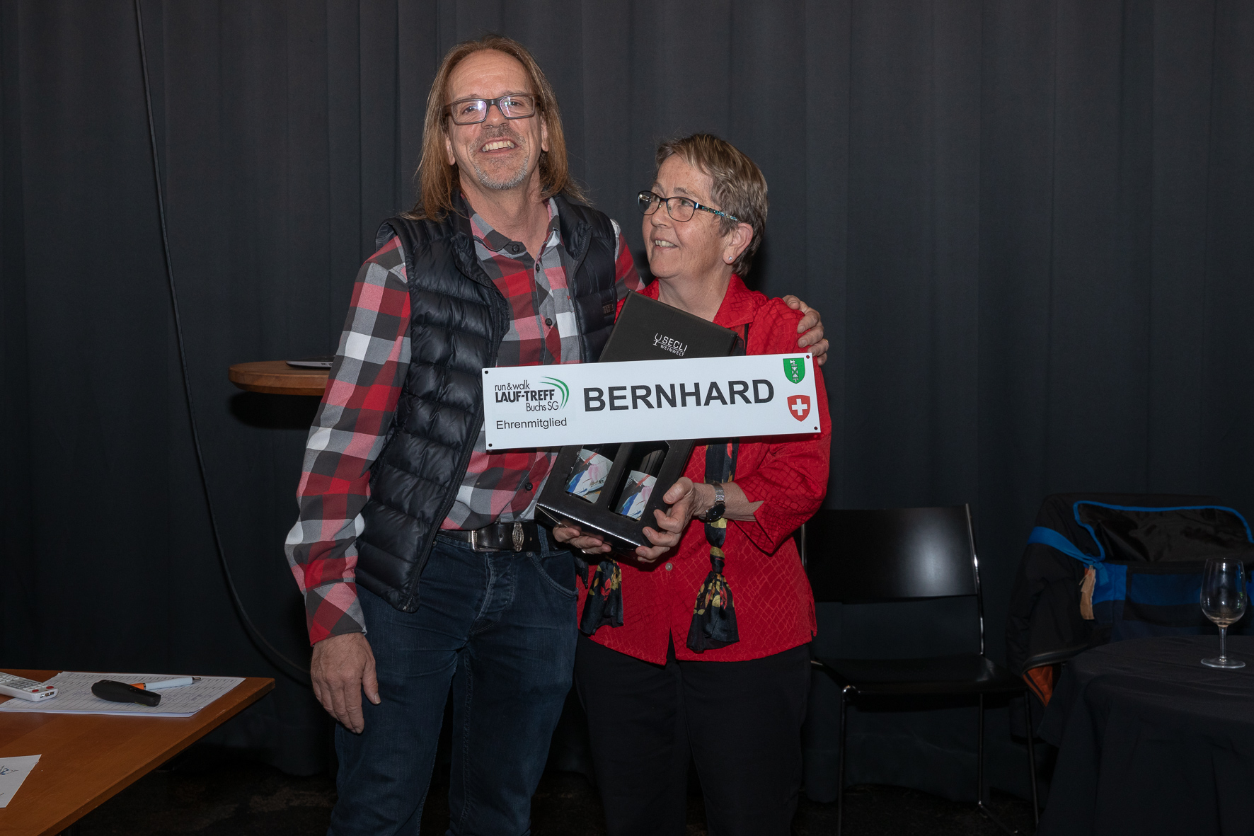 Beni erhält zur Ehren-Mitgliedschaft eine spezielle Autonummer