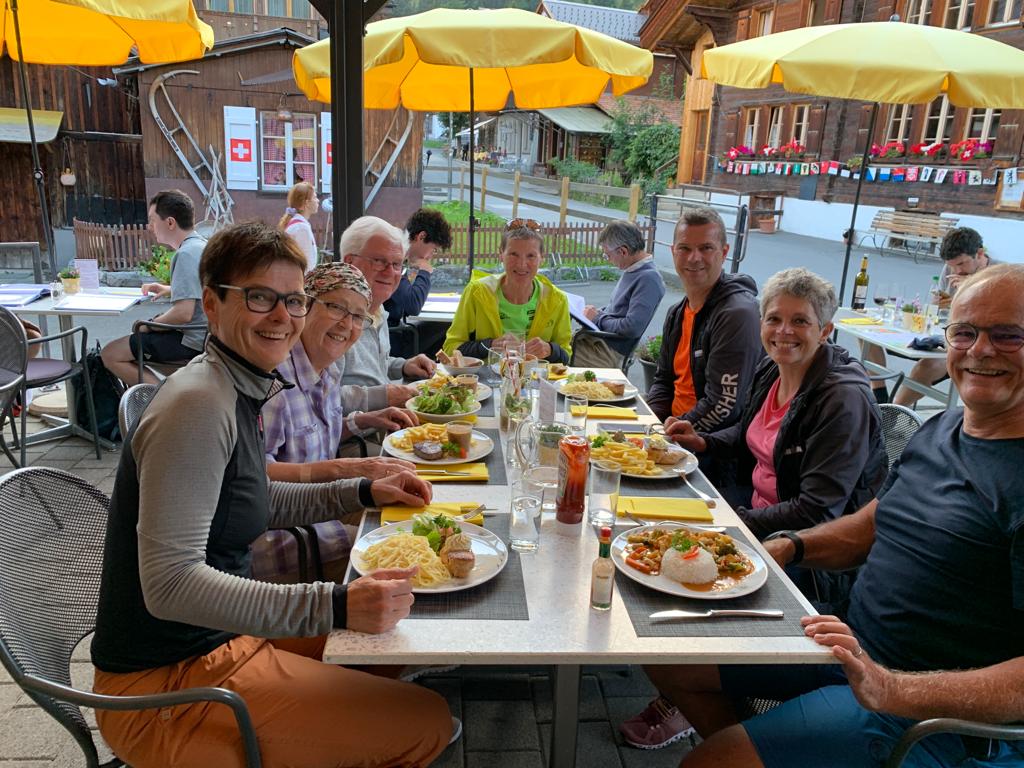 Stärkung am Freitag zusammen mit den Fans