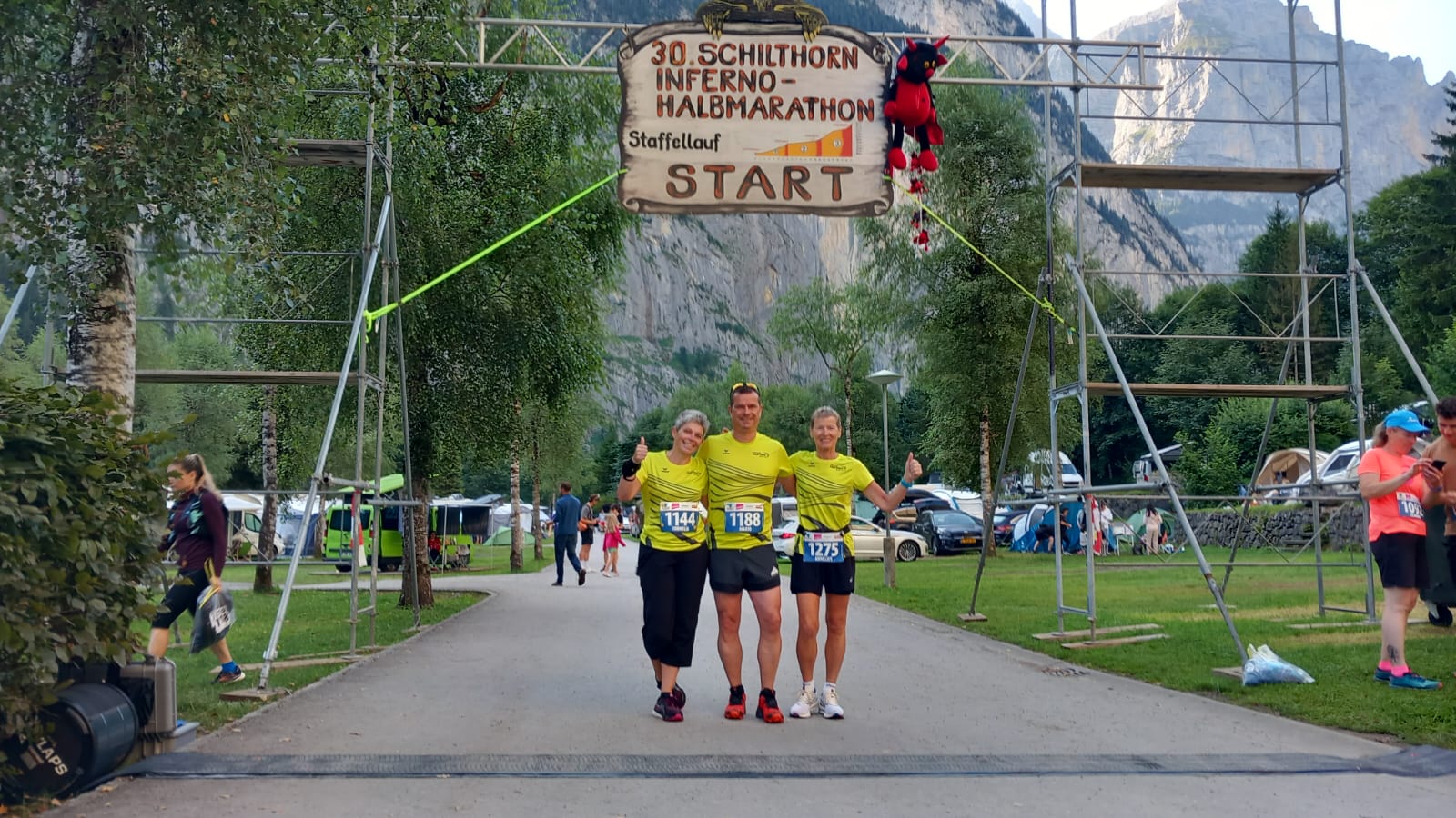 Cornelia, Mario und Annelies vor dem Start in Lauterbrunnen
