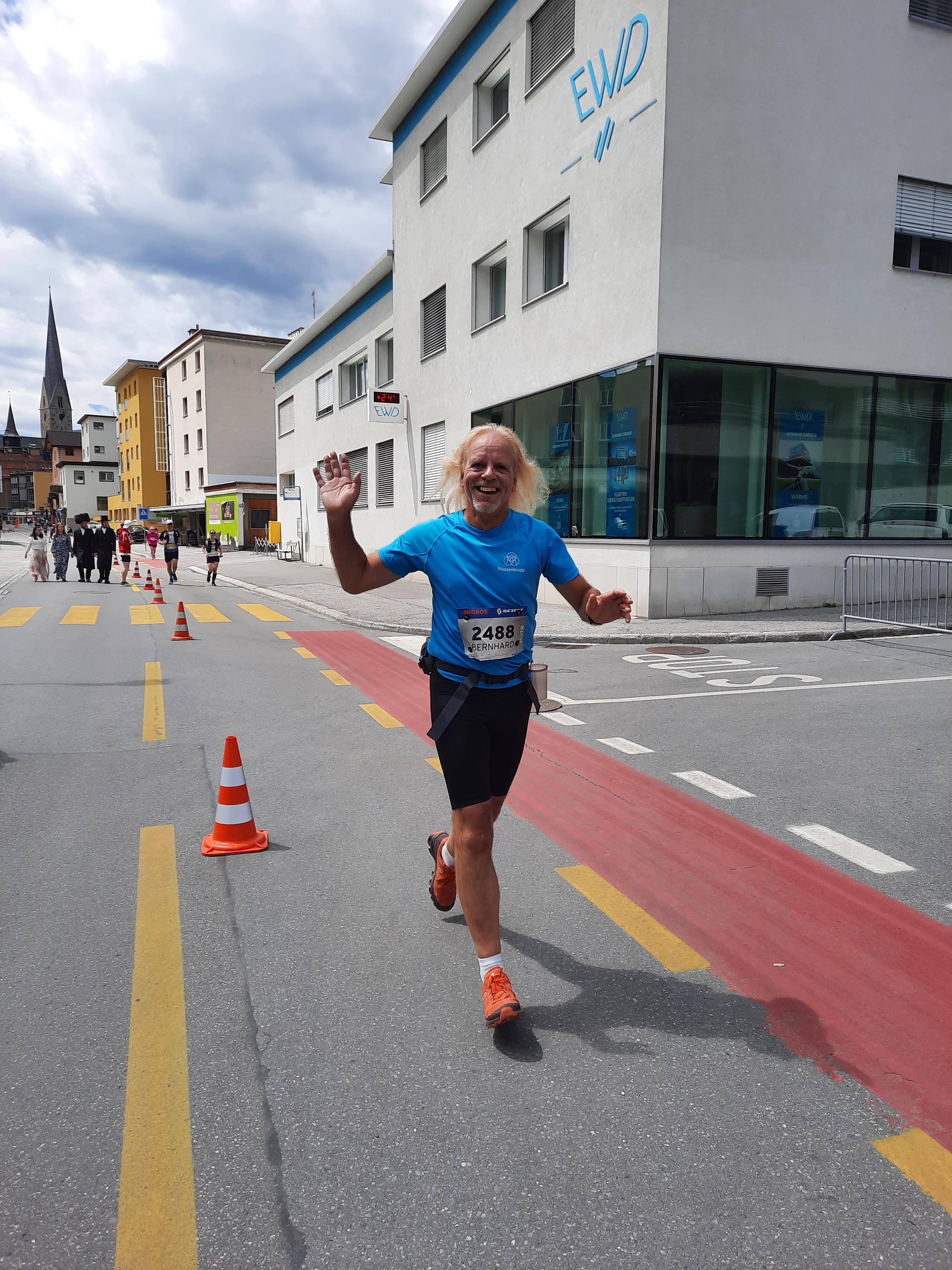 Beni strahlend beim Zieleinlauf