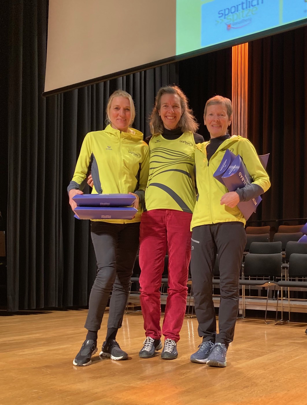 Unser Siegerinnentrio Ingrid, Christine, Annelies