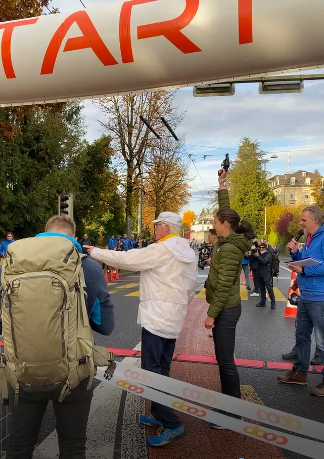 Fabienne Schlumpf gibt den Startschuss.