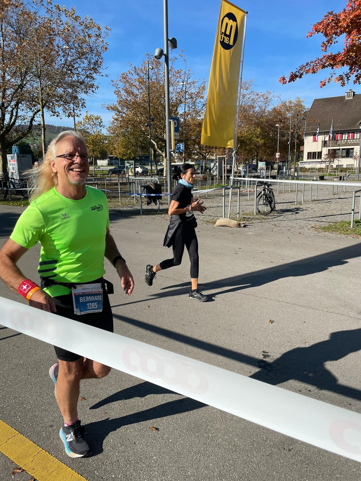 Beni vor dem Luzerner Fussballstadion