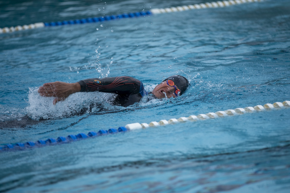 Anita Vincenz als erste Schwimmerin
