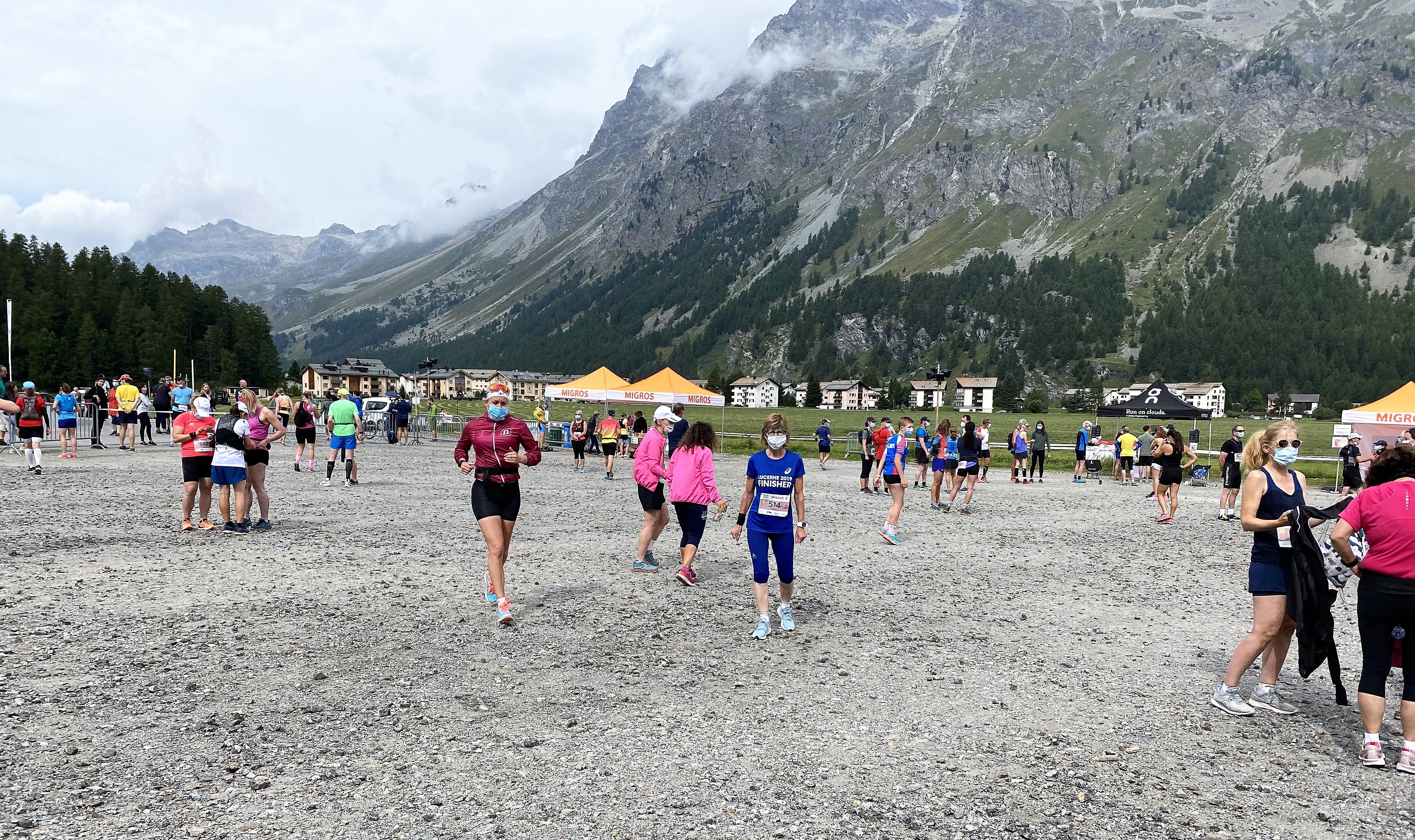 Die zweite Gruppe macht sich bereit für den Lauf nach Samedan.
