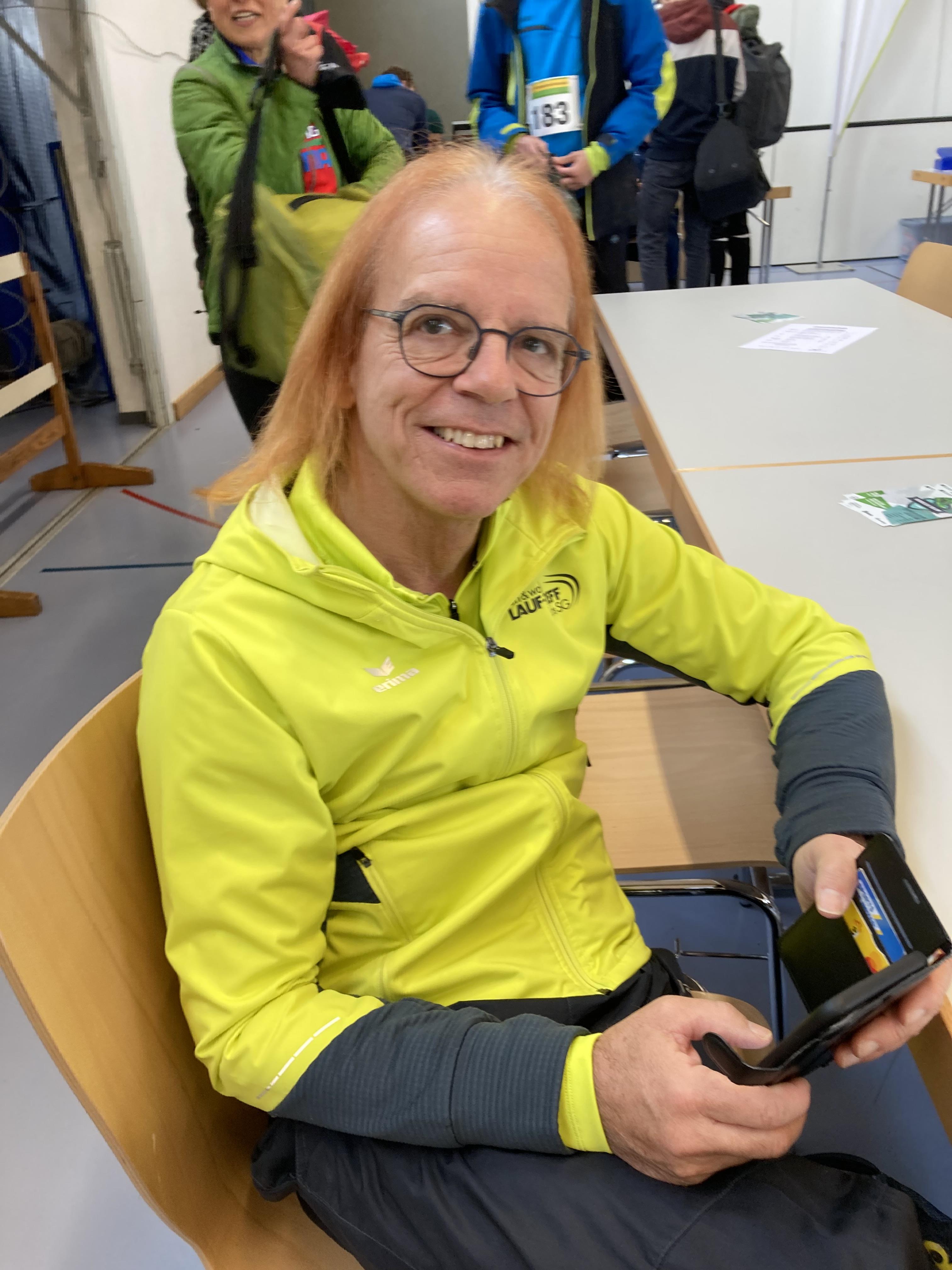 Beni geniesst entspannt noch einen Kaffee.