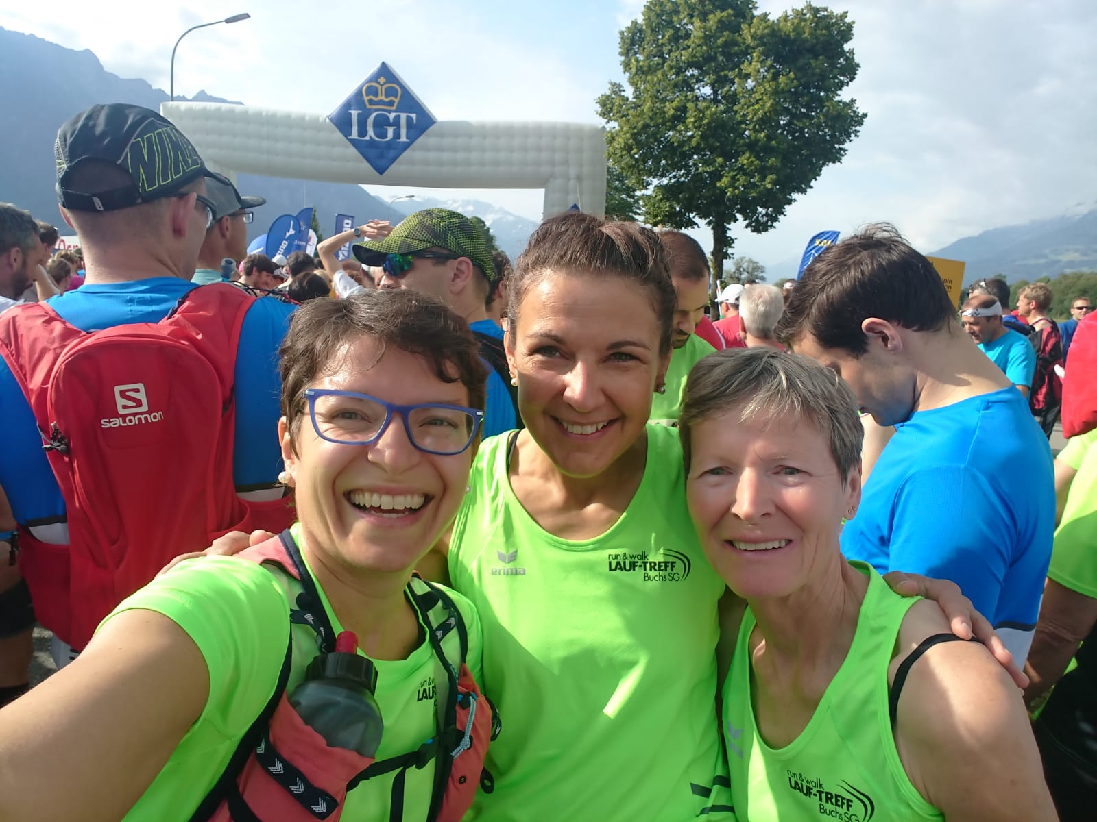 Silvia, Claudia und Annelies kurz vor dem Start