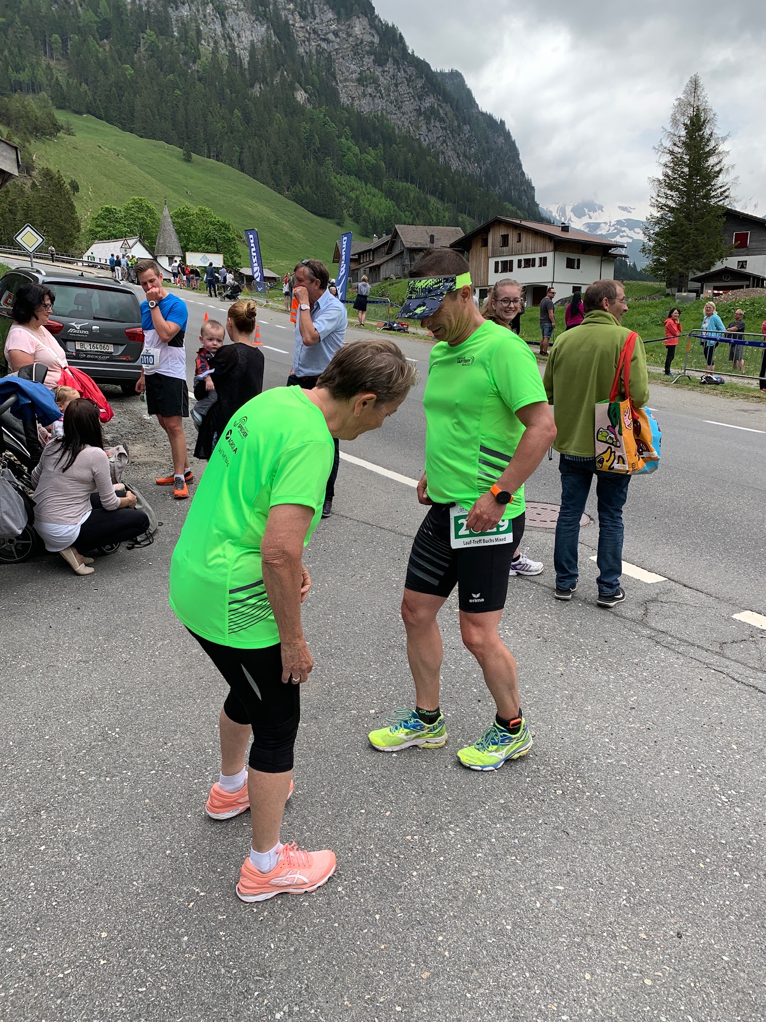 Hilde übernimmt den Transponder von Mario.