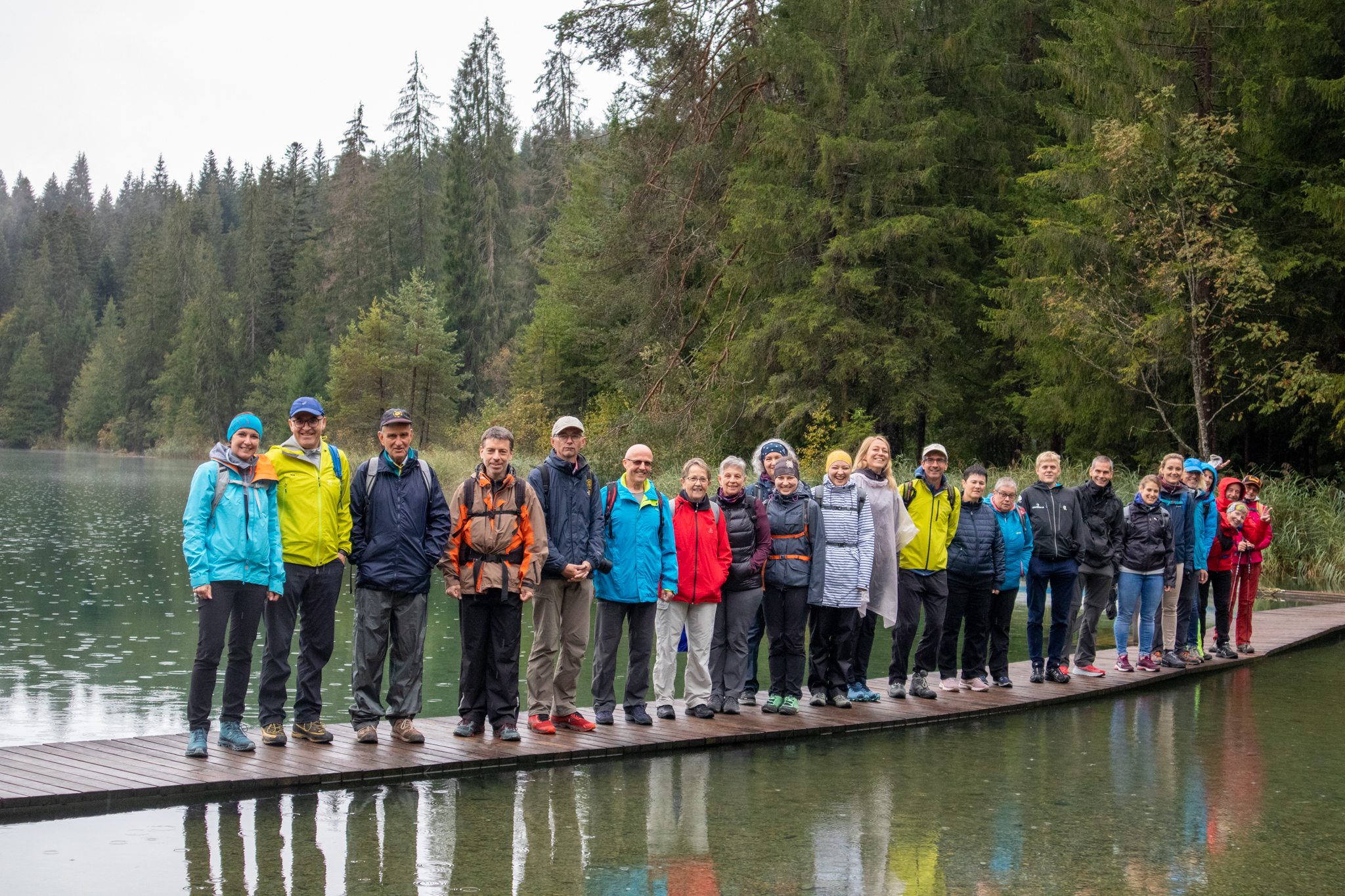 zweites Gruppenfoto auf dem Steg
