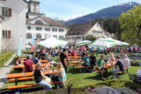 Die Festwirtschaft im Ziel, dem Park von Schloss Reichenau
