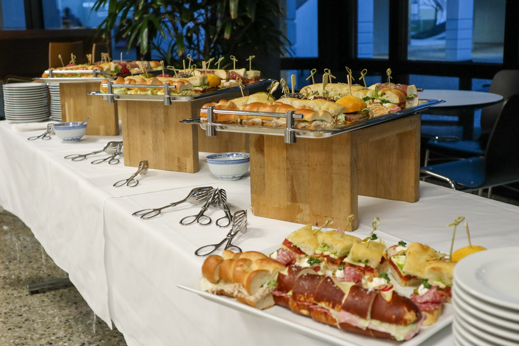 grosszügig und farbenfroh, frisch und gluschtig ist der Apéro