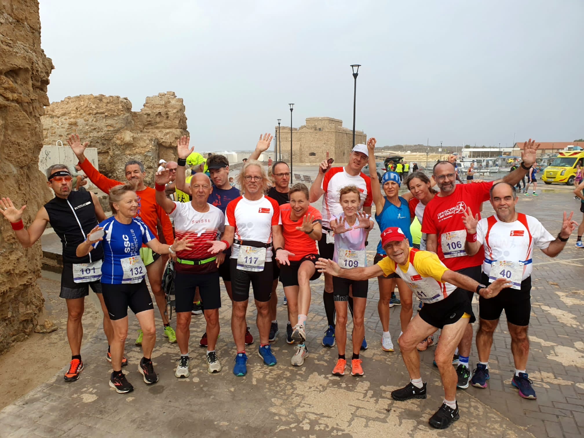 Die Schweizer Gruppe vor dem letzten Lauf beim Paphos Castle