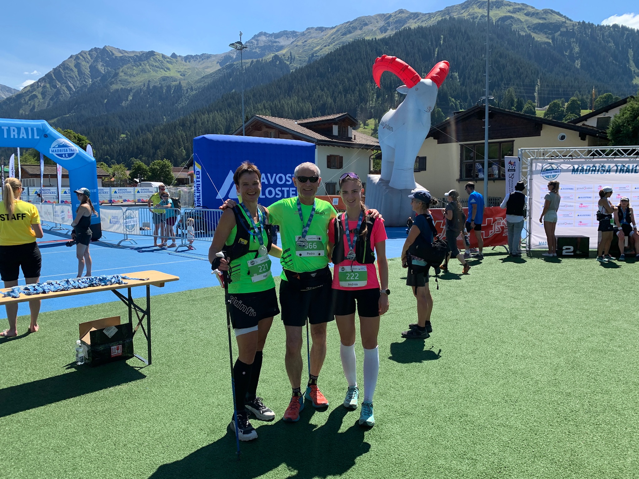 Mit Freude und Stolz im Ziel: Heidi, Pedro, Andrea