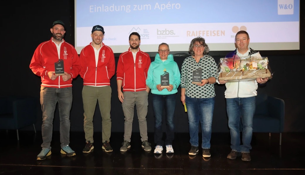 Die Gewinnerin und Gewinner der verschiedenen Kategorien (mit einer Stellvertretung)