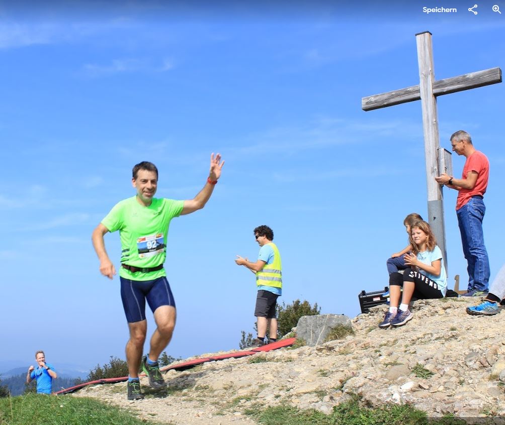 Roland beim Gipfelkreuz