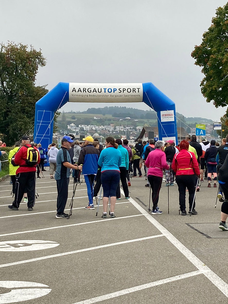 Die Walkerinnen und Walker sind startklar.