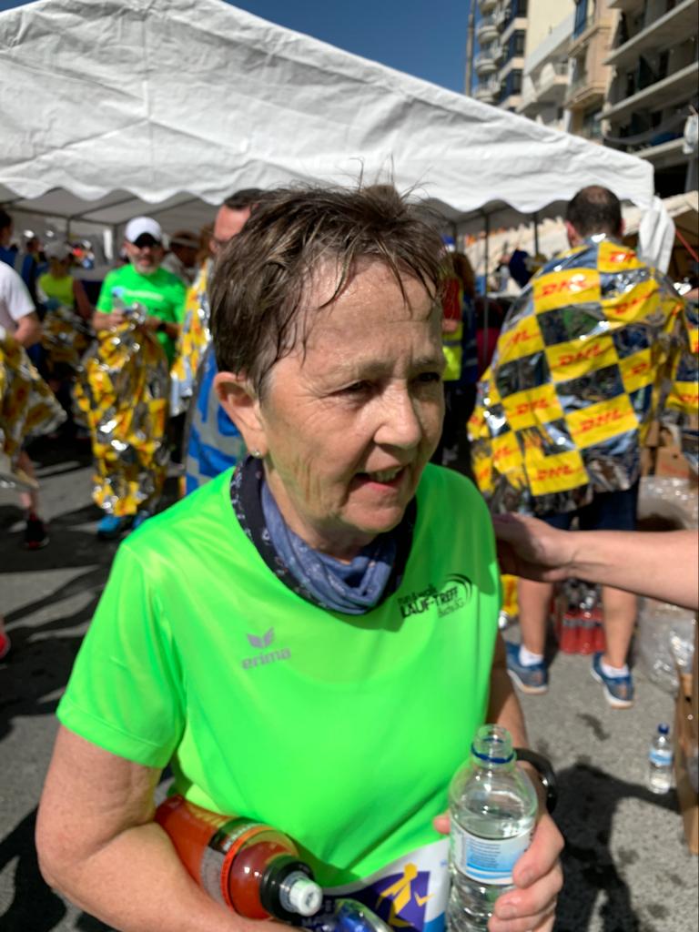 Auch Hilde kommt ins Ziel.