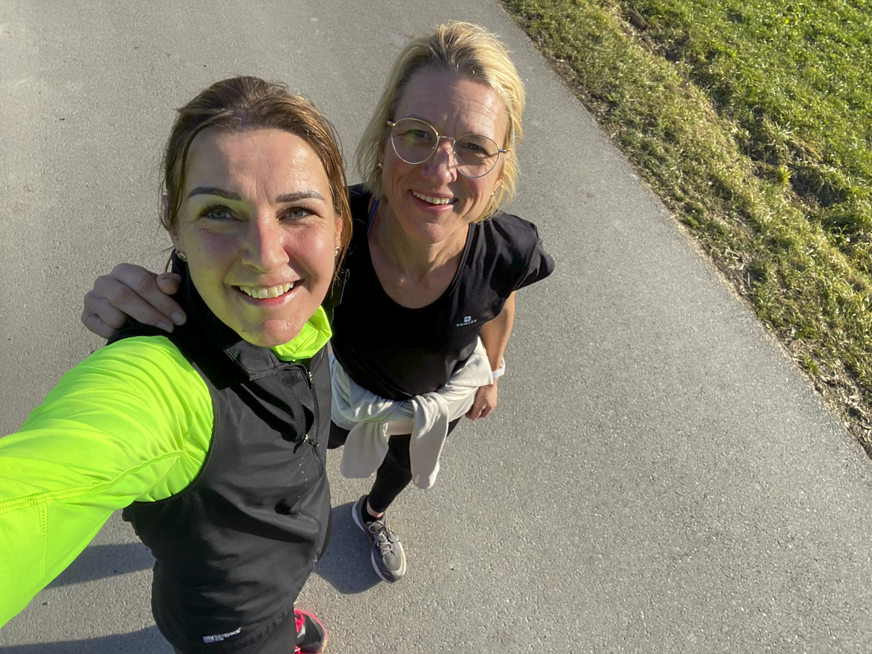 Ingrid und Claudia drehen noch eine Zusatzrunde. Was für ein Vorsatz...