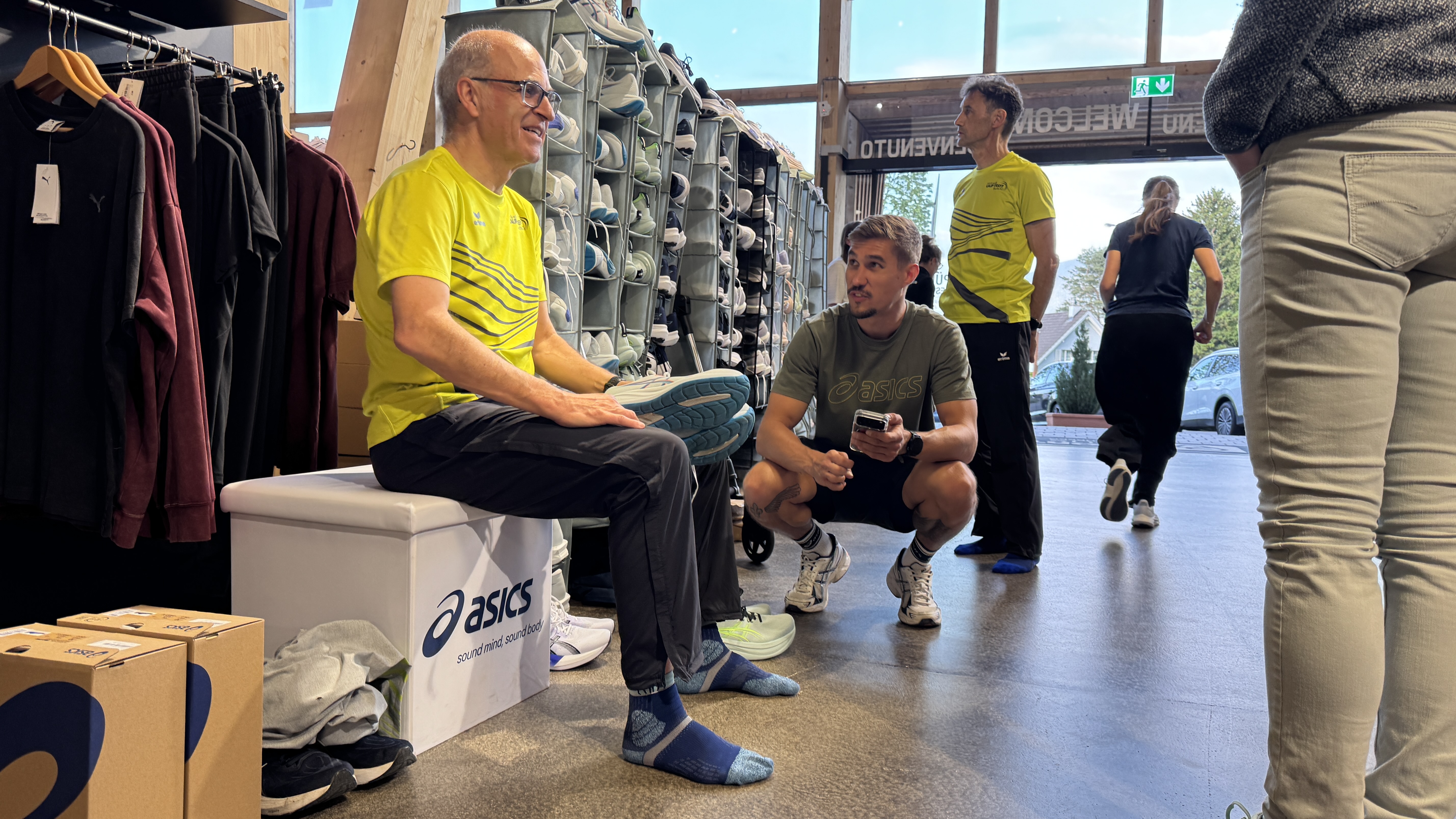 Auch Marco probierts mit neuen Schuhen