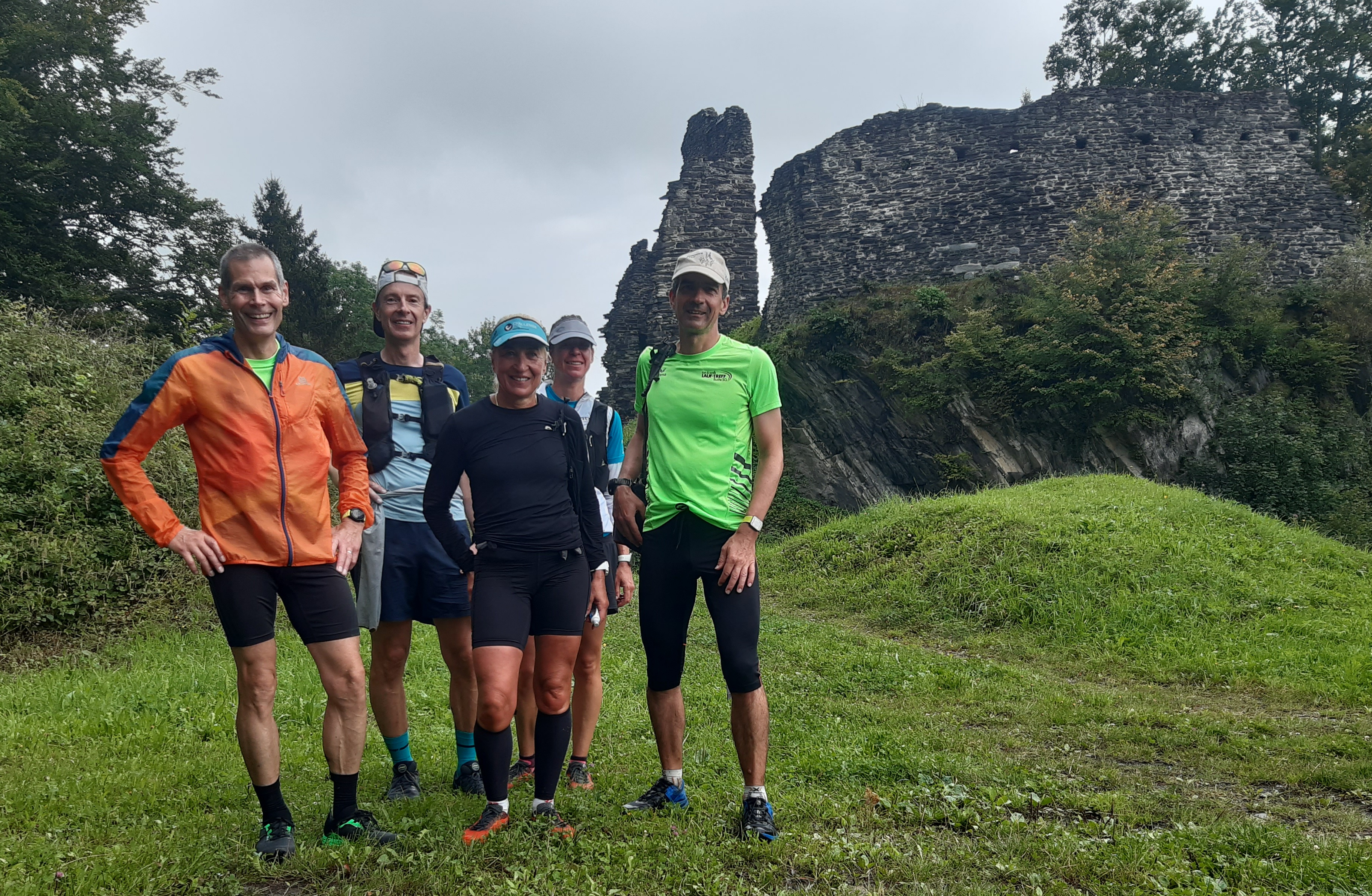 Vor der Ruine Hohensax