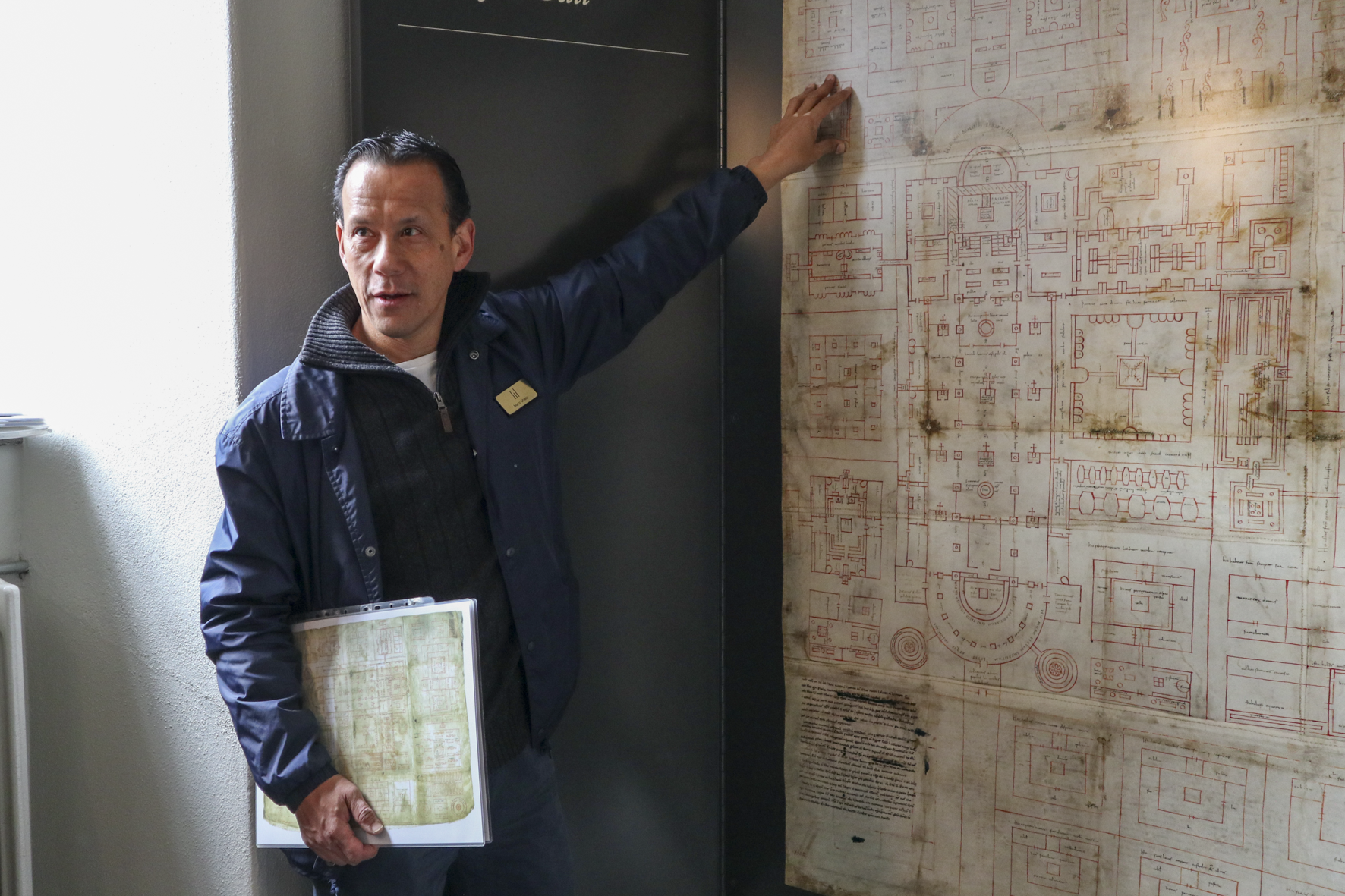 Marco erklärt uns den Grundriss des Klosters