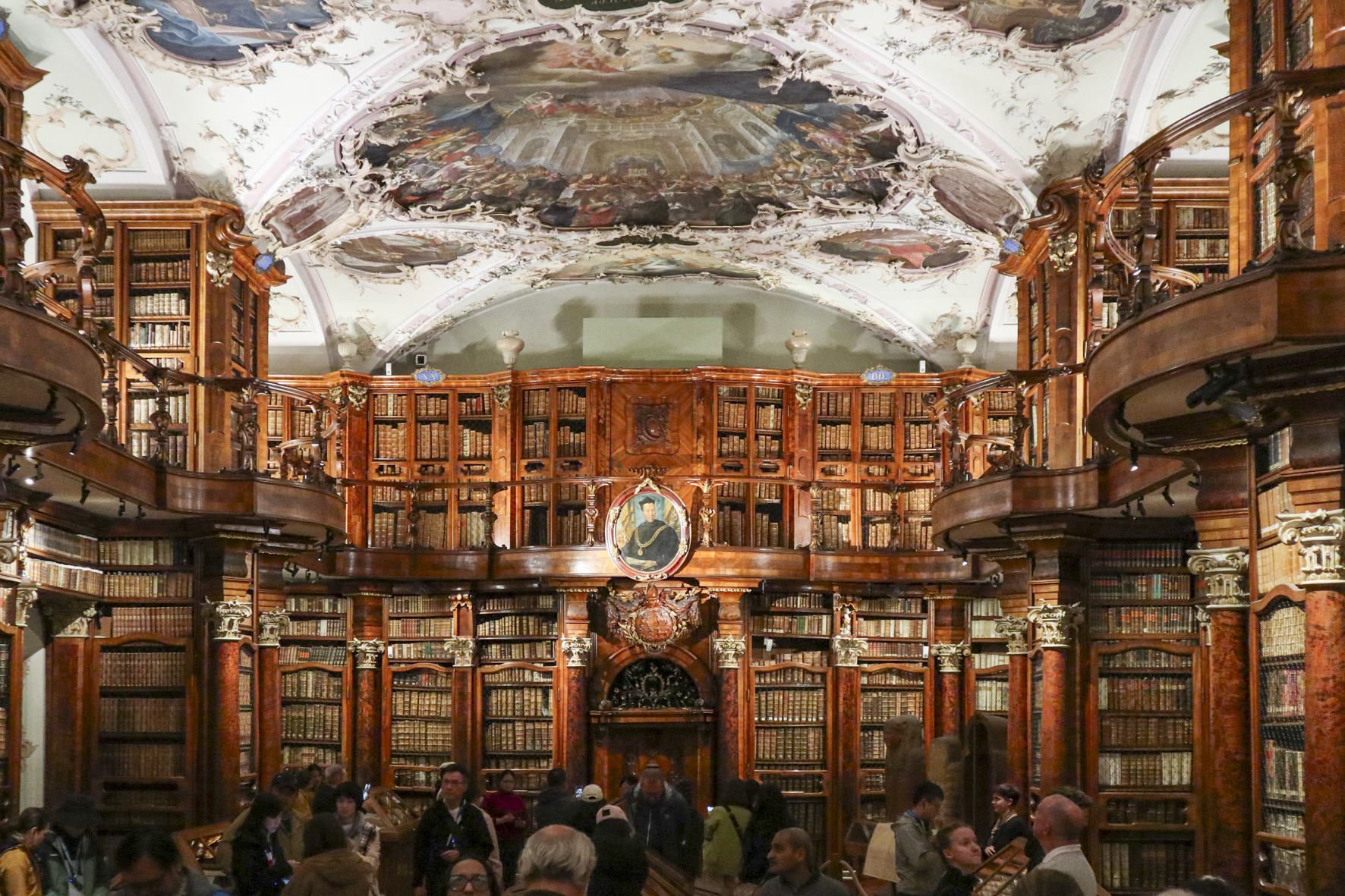 extrem imposante Bibliothek der Mönche anno dazumal