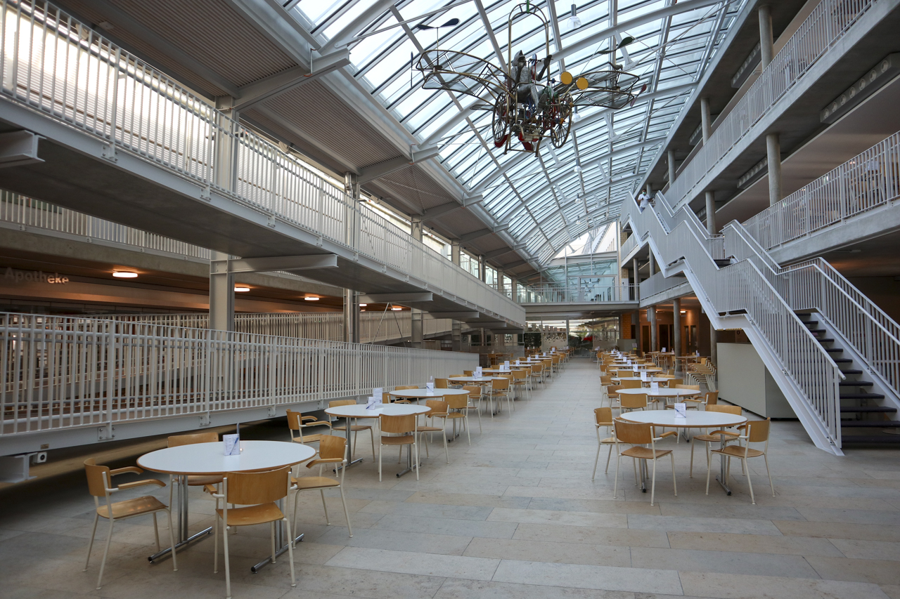 Halle und Empfangsbereich vom SPZ