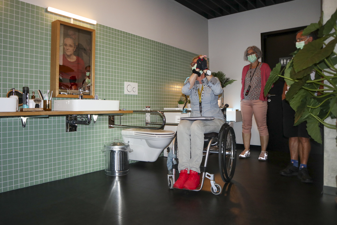 Umbau eines Badezimmers und die Handhabung der Katheter werden detailliert erklärt