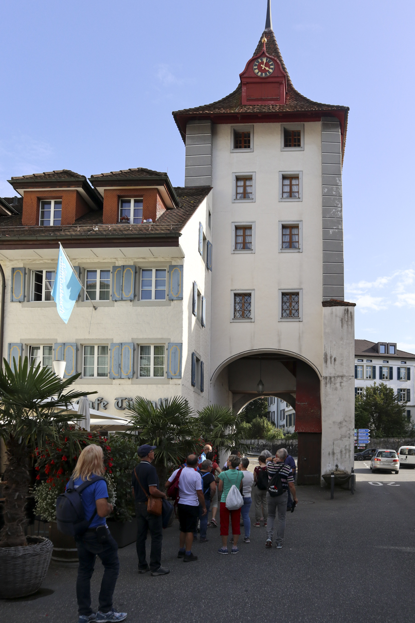 Tourabschluss in der Sempacher Altstadt beim Türmli-Kaffee