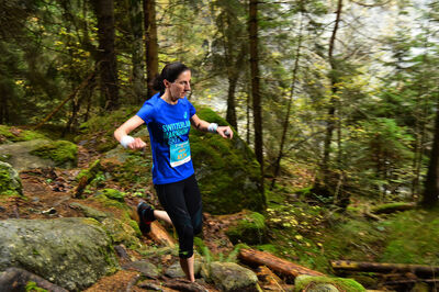 Anita im Viamala-Wald