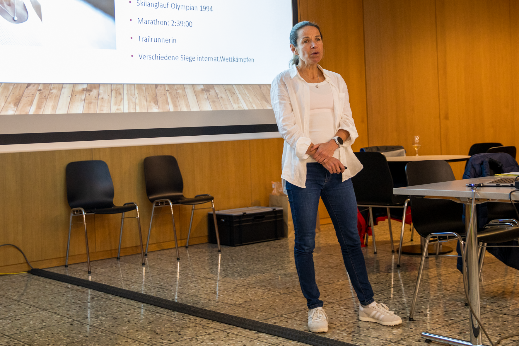 Ehrengast Jasmin Nunige eröffnet den Abend