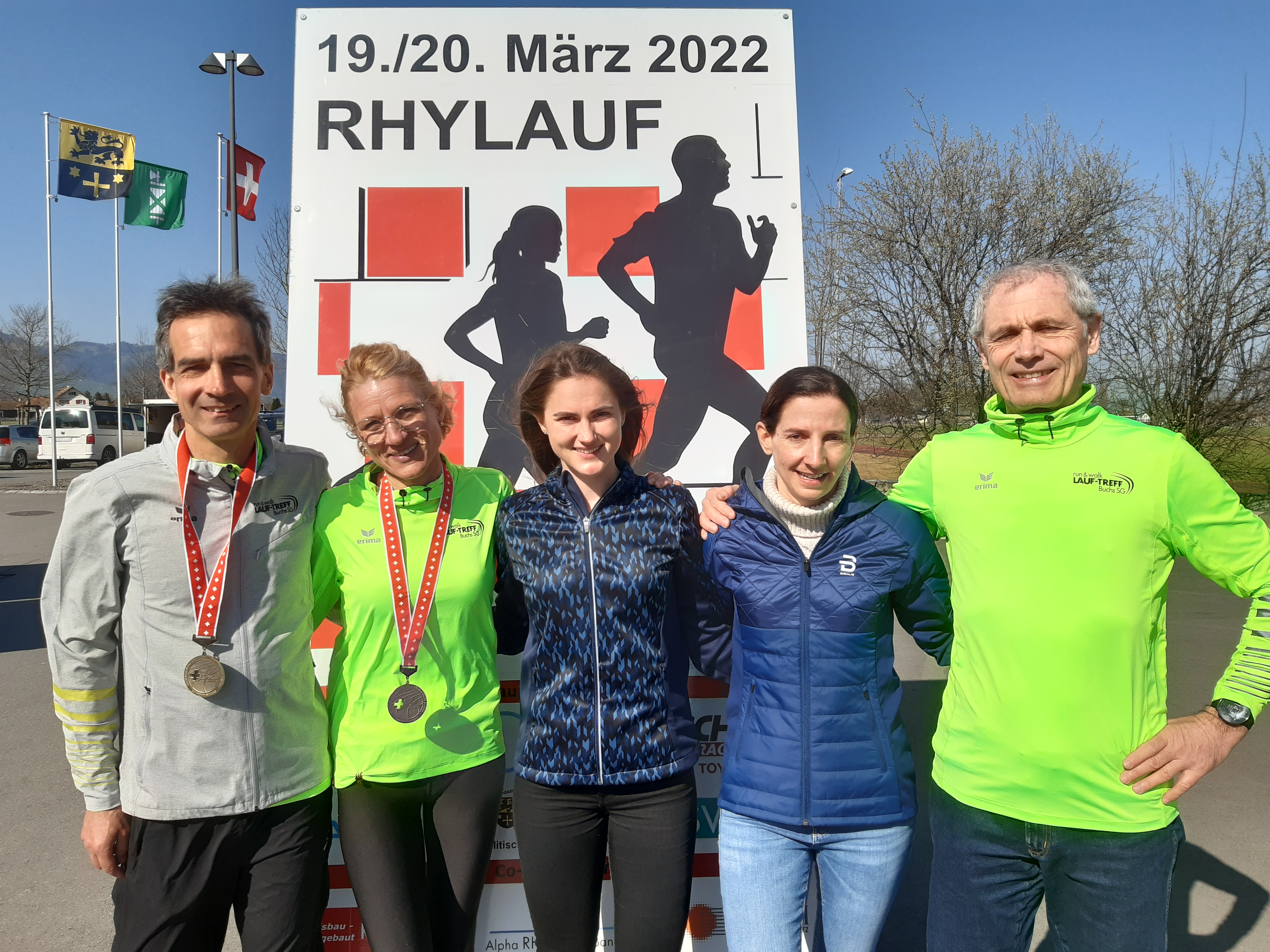 Mit Stolz im Ziel: Alex, Ingrid, Andrea, Anita, Peter