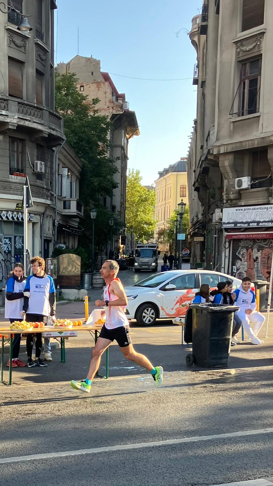 Alex mitten in Bukarest