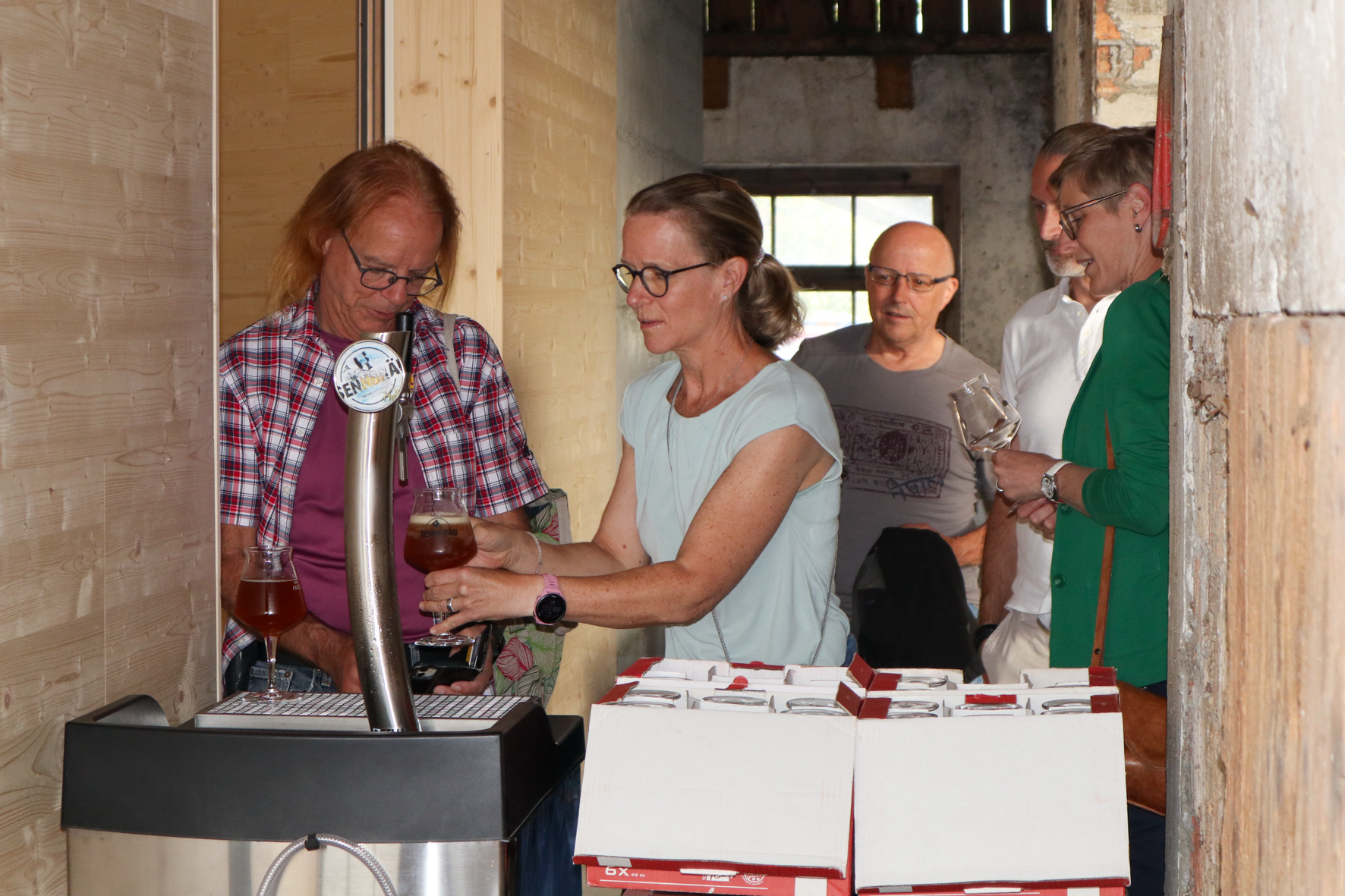 Sennbräu-Bier darf selber gezapft werden.