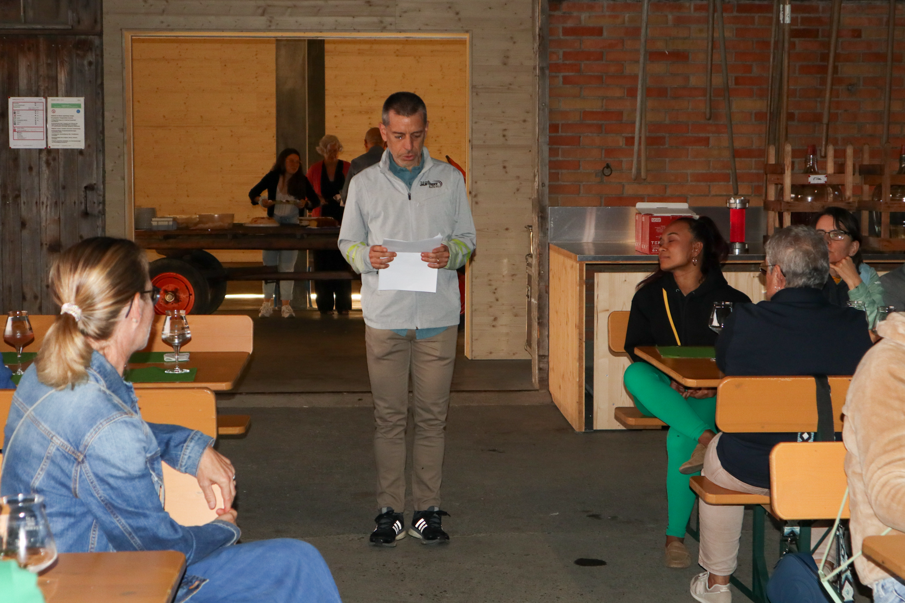 Präsident Roland hält Rück- und Vorschau auf das laufende Jahr.