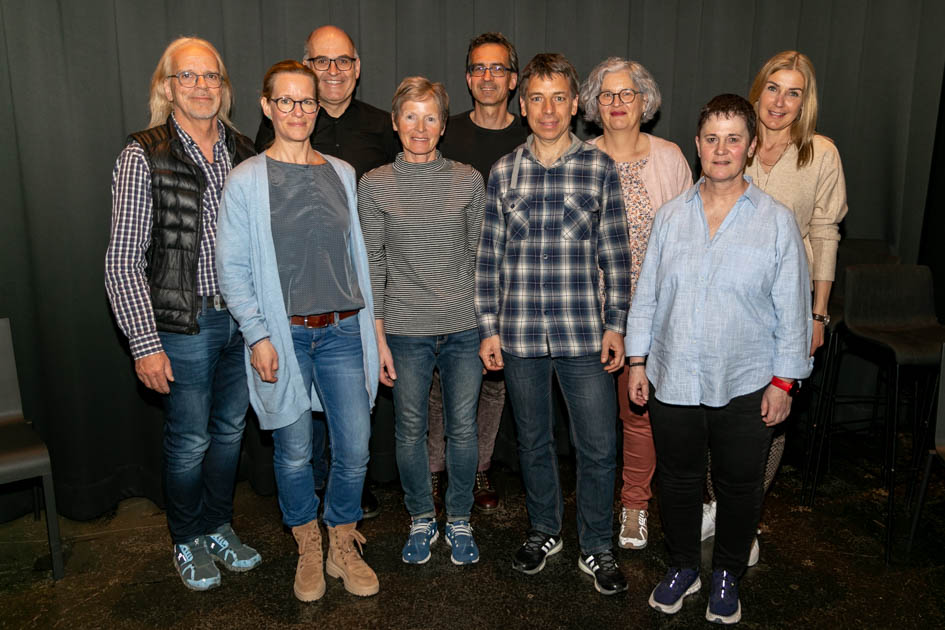 Der wiedergewählte Vorstand und die Freimitglieder. Es fehlt Hilde Fässler.