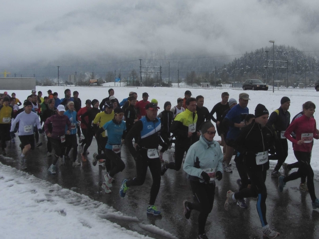 Alex Grimm gewinnt beim winterlichen Bündner Frühlingslauf 