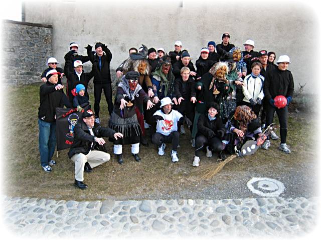 Der Ball ist rund und rot und ..